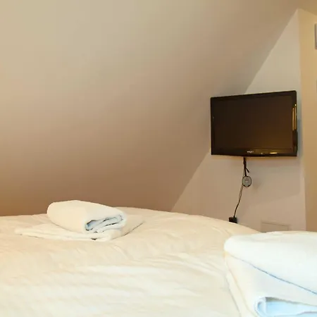 - 100 M Zum Yachthafen