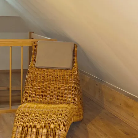 - 100 M Zum Yachthafen