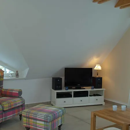 - 100 M Zum Yachthafen