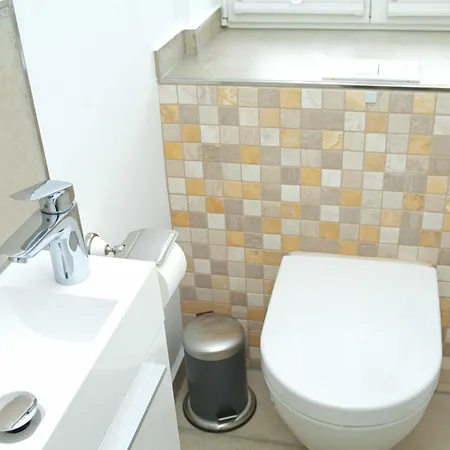 - 100 M Zum Yachthafen Gager