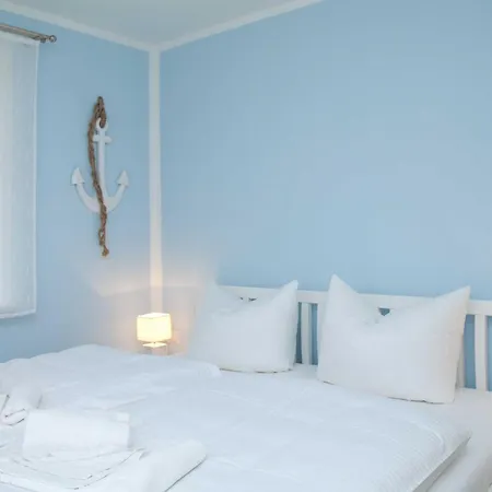 - 100 M Zum Yachthafen