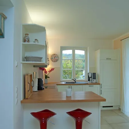 - 100 M Zum Yachthafen * Gager